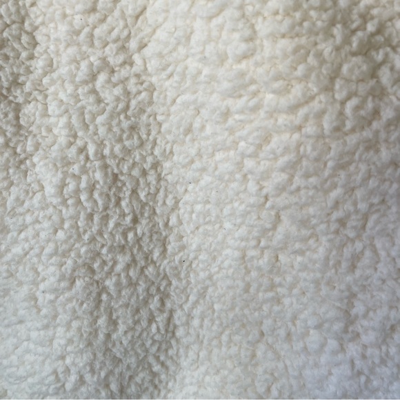Cream Sherpa Pullover size Medium - Picture 13 of 14